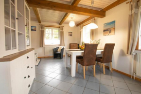 Ferienhaus Robbe, großzügige Doppelhaushälfte für bis zu 4 Personen mit Garten und Sauna, Hunde erlaubt